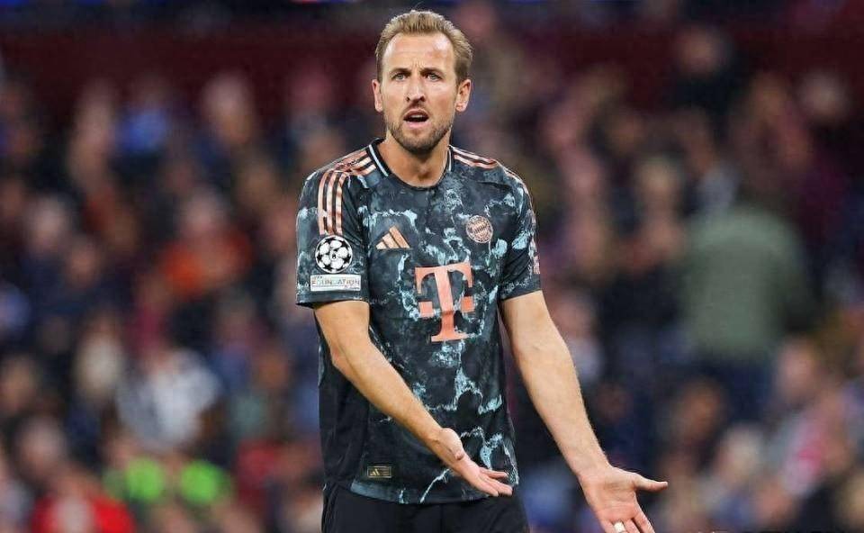 包含凯恩连续十场比赛得分超过战术调整，日本队不断突破！全场沸腾不已的词条